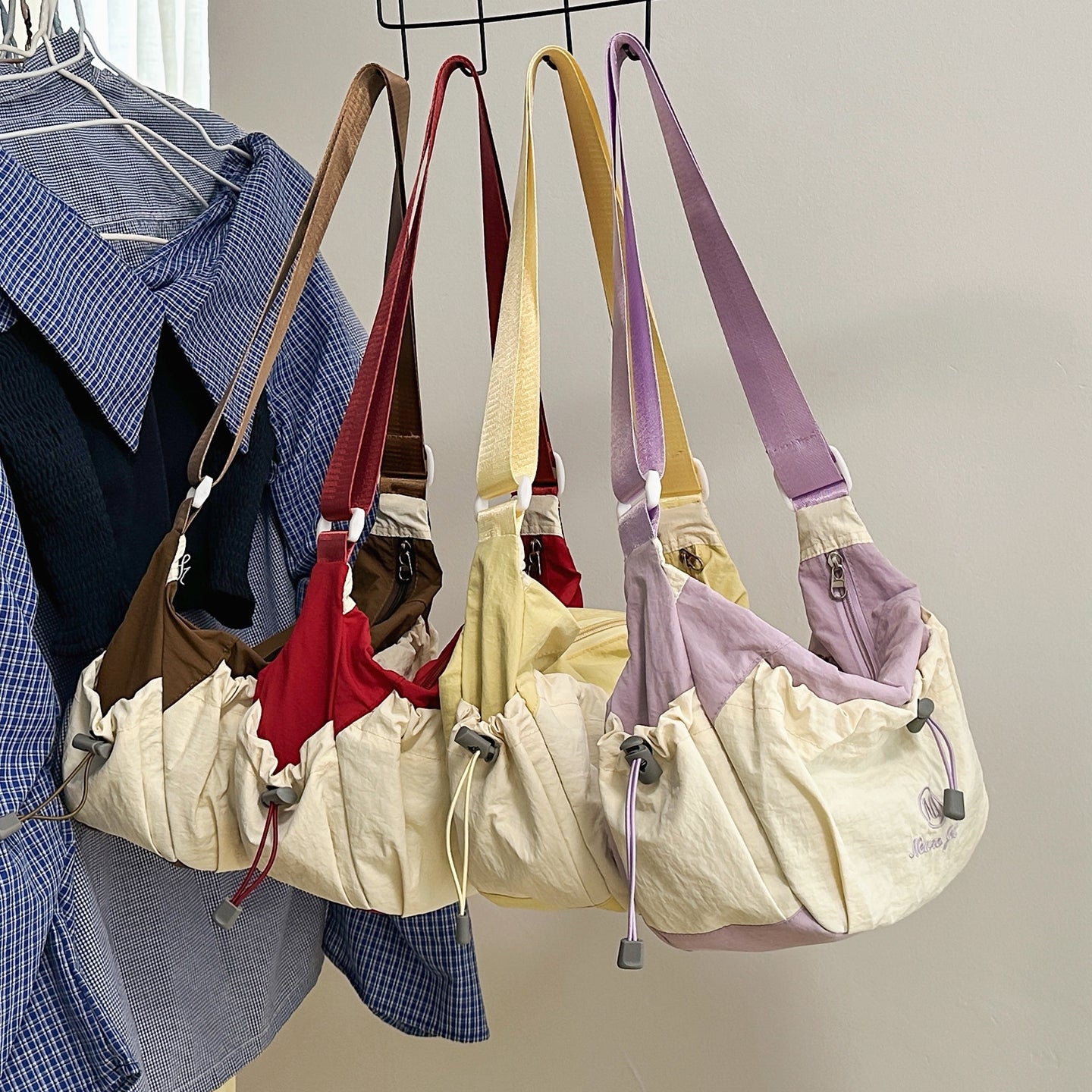 Casual Nylon Crossbody Bag for Women with Drawstring Design and Multiple Pockets, Perfect for Daily Commute and Outdoor Activities
