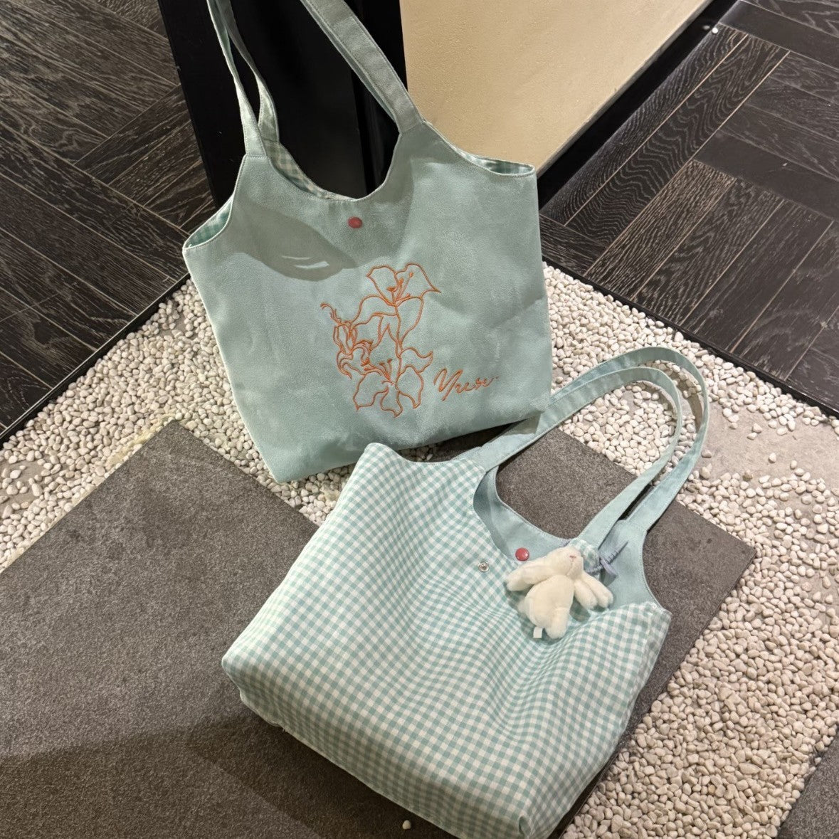 Spring Summer New Style Embroidered Floral Tote Bag with Checkered Design, Cute and Practical Shoulder Bag for Daily Use