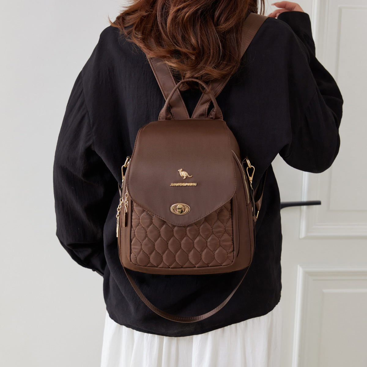 Stylish and Lightweight Women's Backpack Quilting Design Waterproof and Hard-Wearing Multi-Functional Large Capacity Suitable for Leisure Travel Daily Use