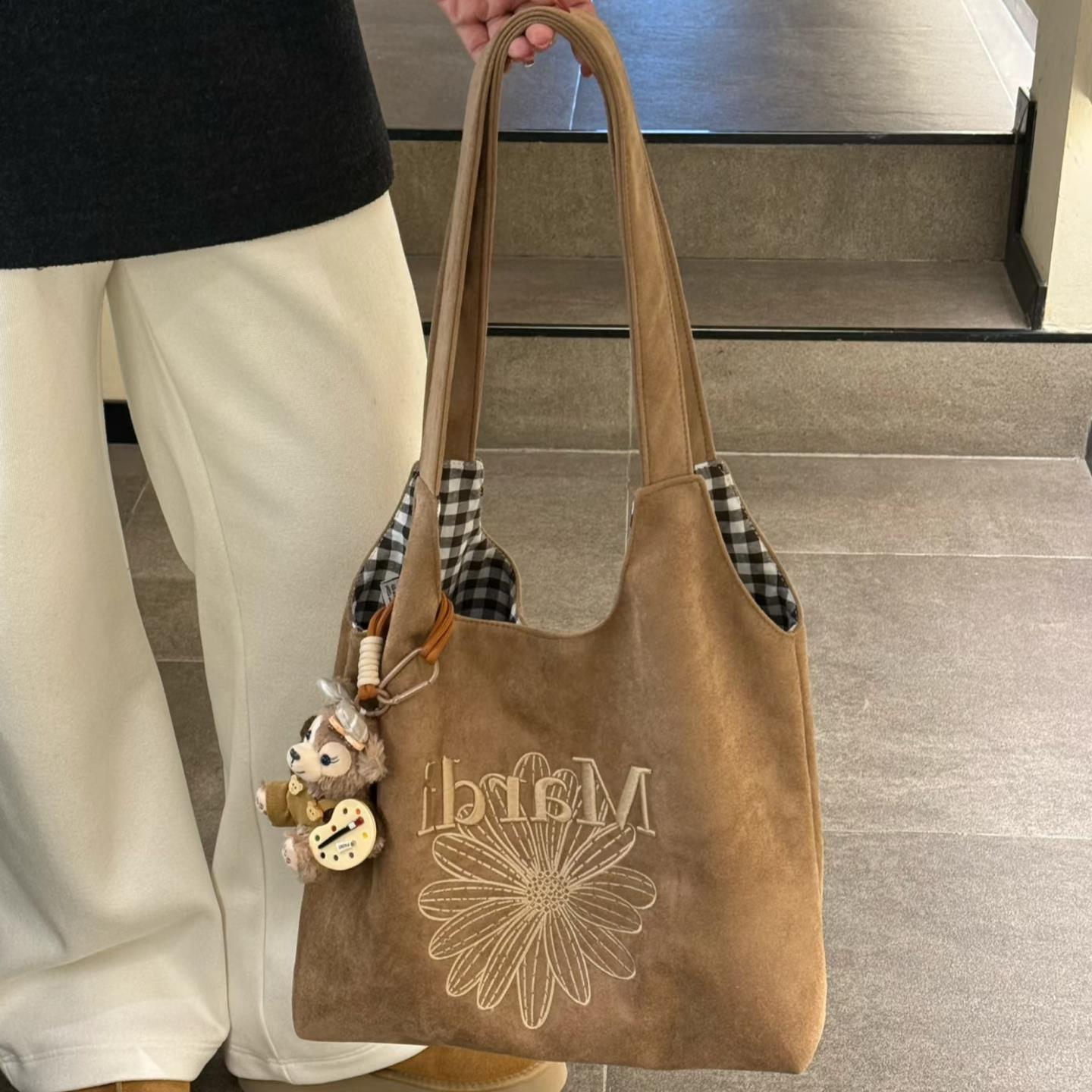 Korean Style Retro Embroidered Tote Bag for Women, Large Capacity Casual Shoulder Crossbody Bag with Floral Design and Cute Keychain