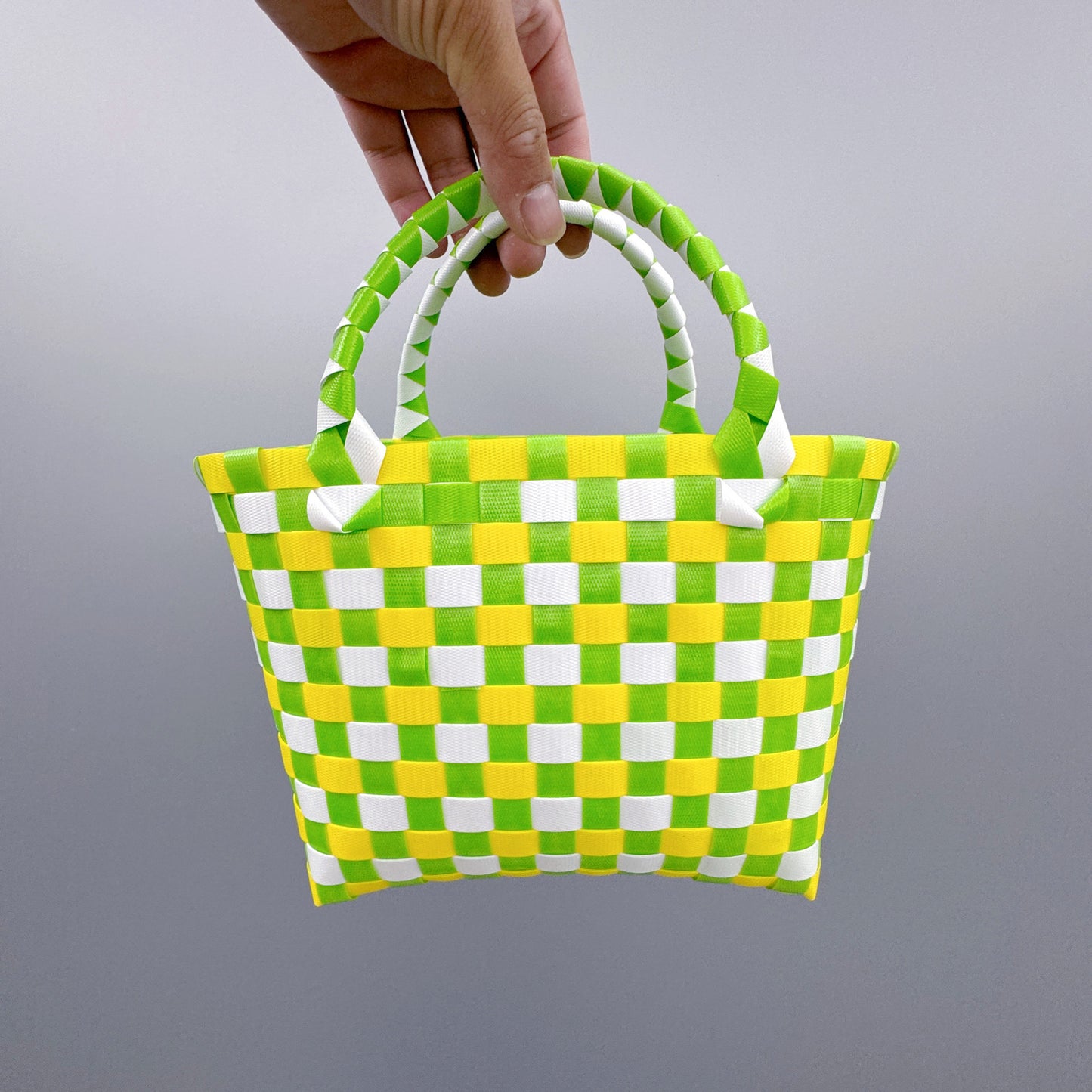 Handwoven Checkerboard Tote Bag for Women, Fashionable Beach & Daily Use, Soft PVC Material with Open Top and Inner Pockets