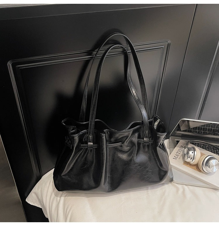 2025 New Fashion Women's Large Capacity Tote Bag with Retro Charm, Stylish Shoulder Bag for Daily Commute and Casual Wear