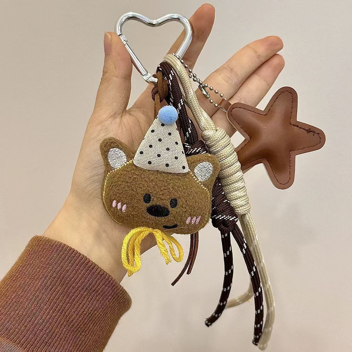 Cute Furry Bear Keychain with Climbing Rope and Star Charm - Adorable Bag Accessory for Fashion Lovers