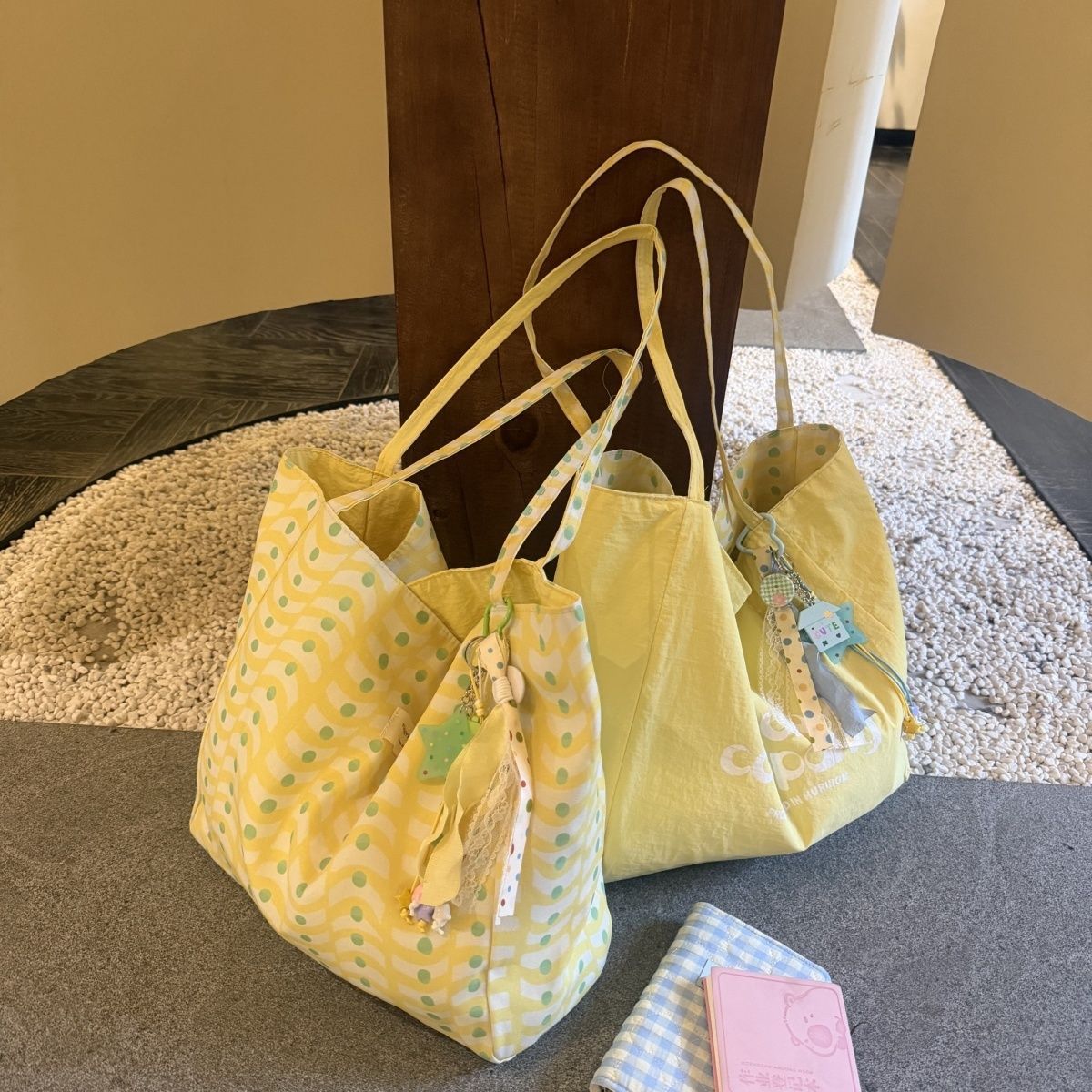 2025 New Large Capacity Reversible Tote Bag with Wave Pattern and Cute Charm, Casual Urban Style for Daily Use