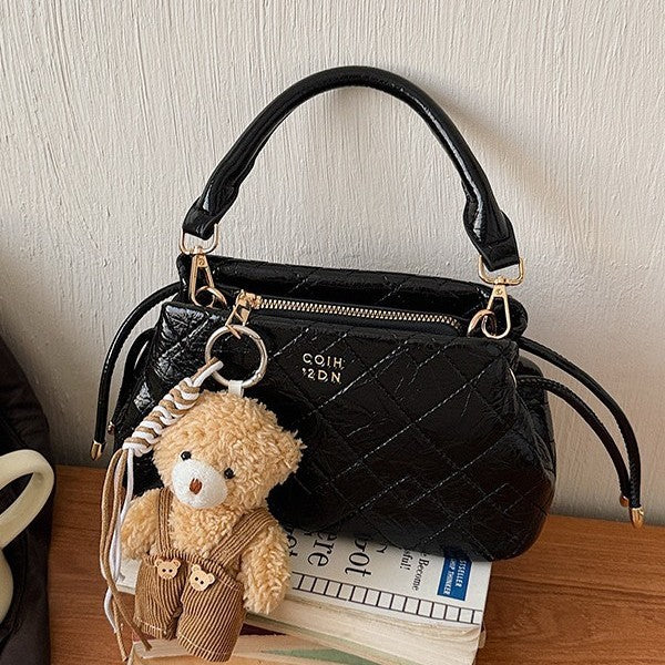 Elegant Quilted Crossbody Bag with Chain Handle and Zip Closure for Daily Fashion
