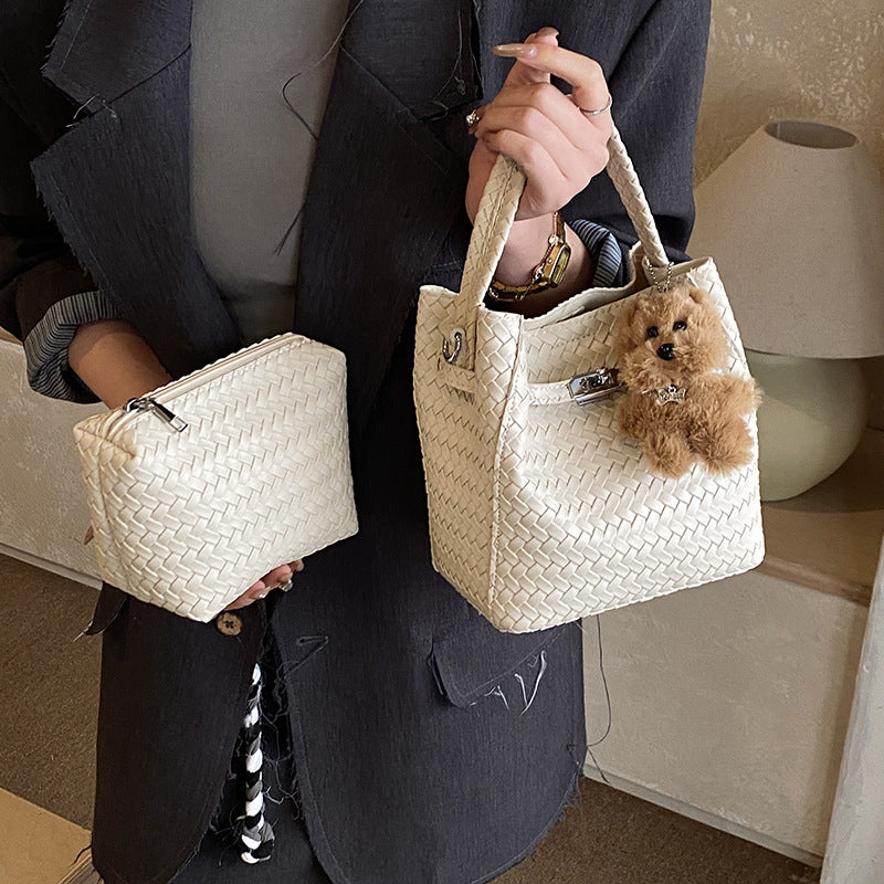 New Fashion Woven Bucket Bag with Cute Plush Pendant Urban Simple Style Daily Shoulder Messenger Bag