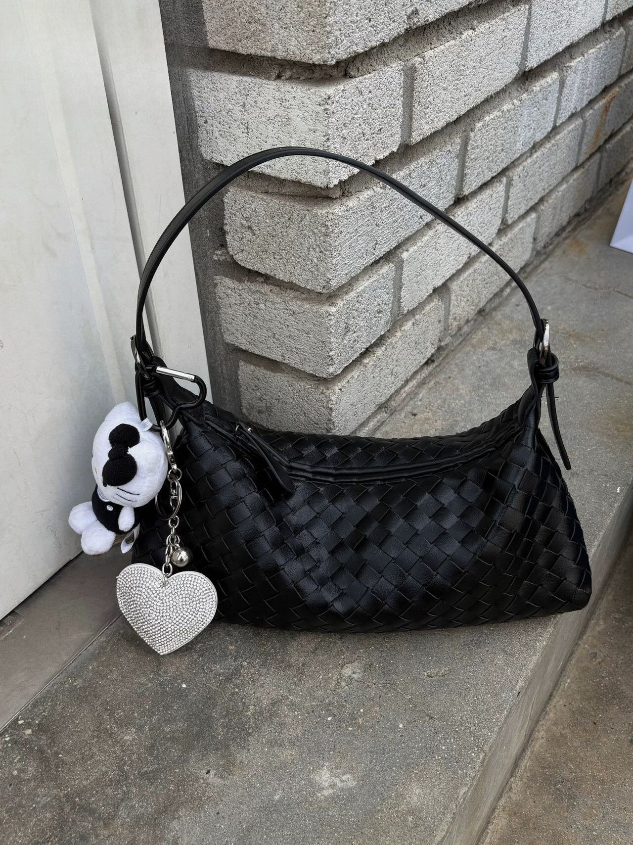 Handcrafted Soft Leather Woven Crossbody Bag for Women, Urban Minimalist Style, Perfect for Daily Commute and Casual Outfits