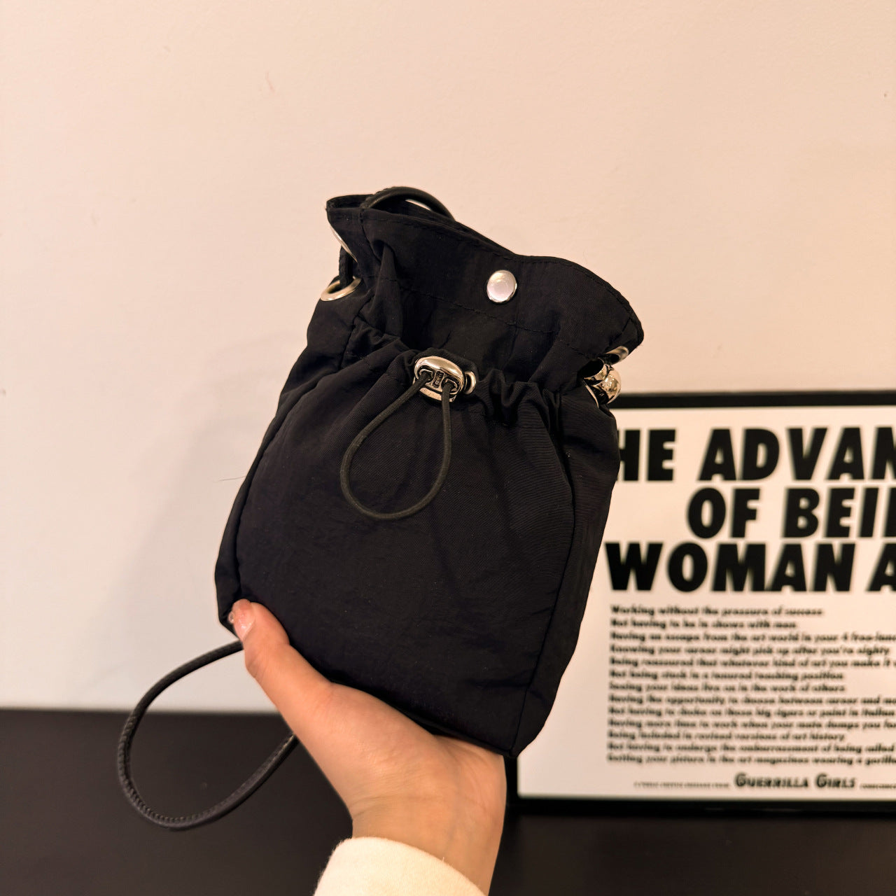 Casual Nylon Crossbody Phone Bag with Drawstring Closure, Lightweight and Stylish for Everyday Use