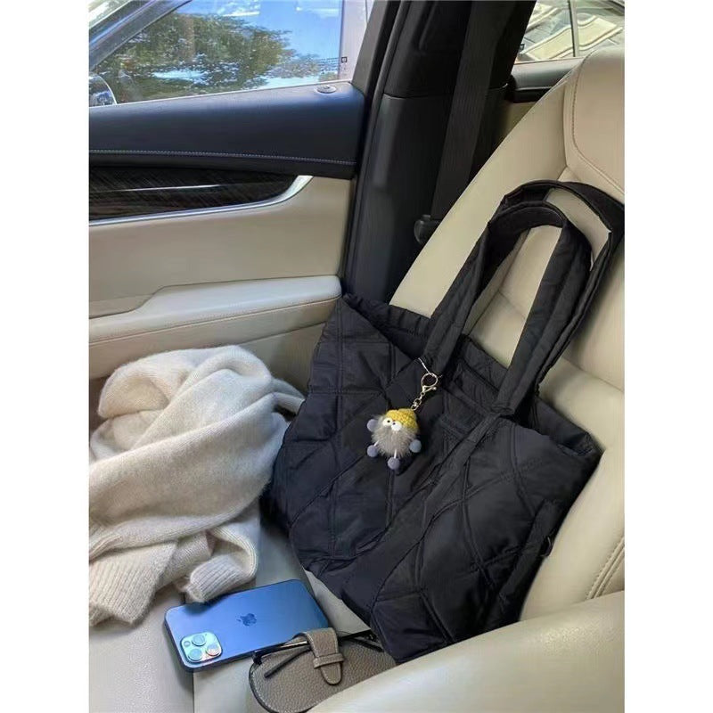 Tote Bag Women's Fashion Rhombus down Material Large Capacity Commuter Shopping Bags College Student's Bag