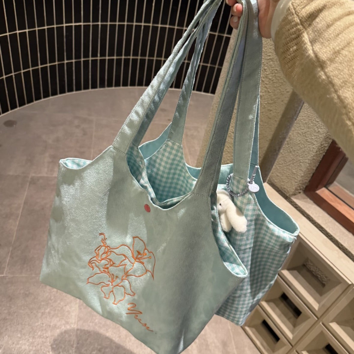 Spring Summer New Style Embroidered Floral Tote Bag with Checkered Design, Cute and Practical Shoulder Bag for Daily Use