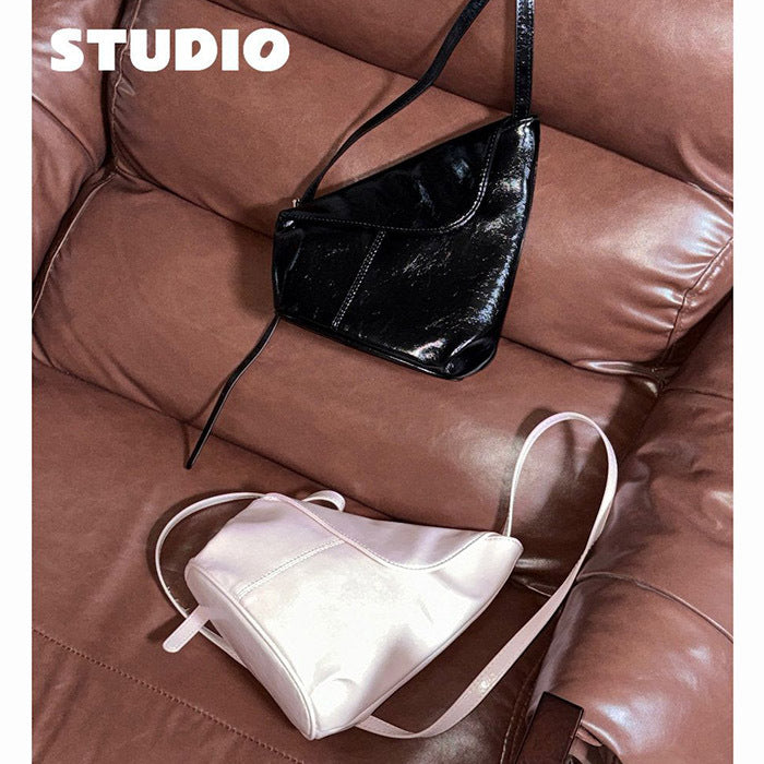 2026 Spring New Design Oil-Wax Leather Shoulder Bag with Magnetic Closure, Korean Style Beige Shell Shape Crossbody Bag for Daily Use