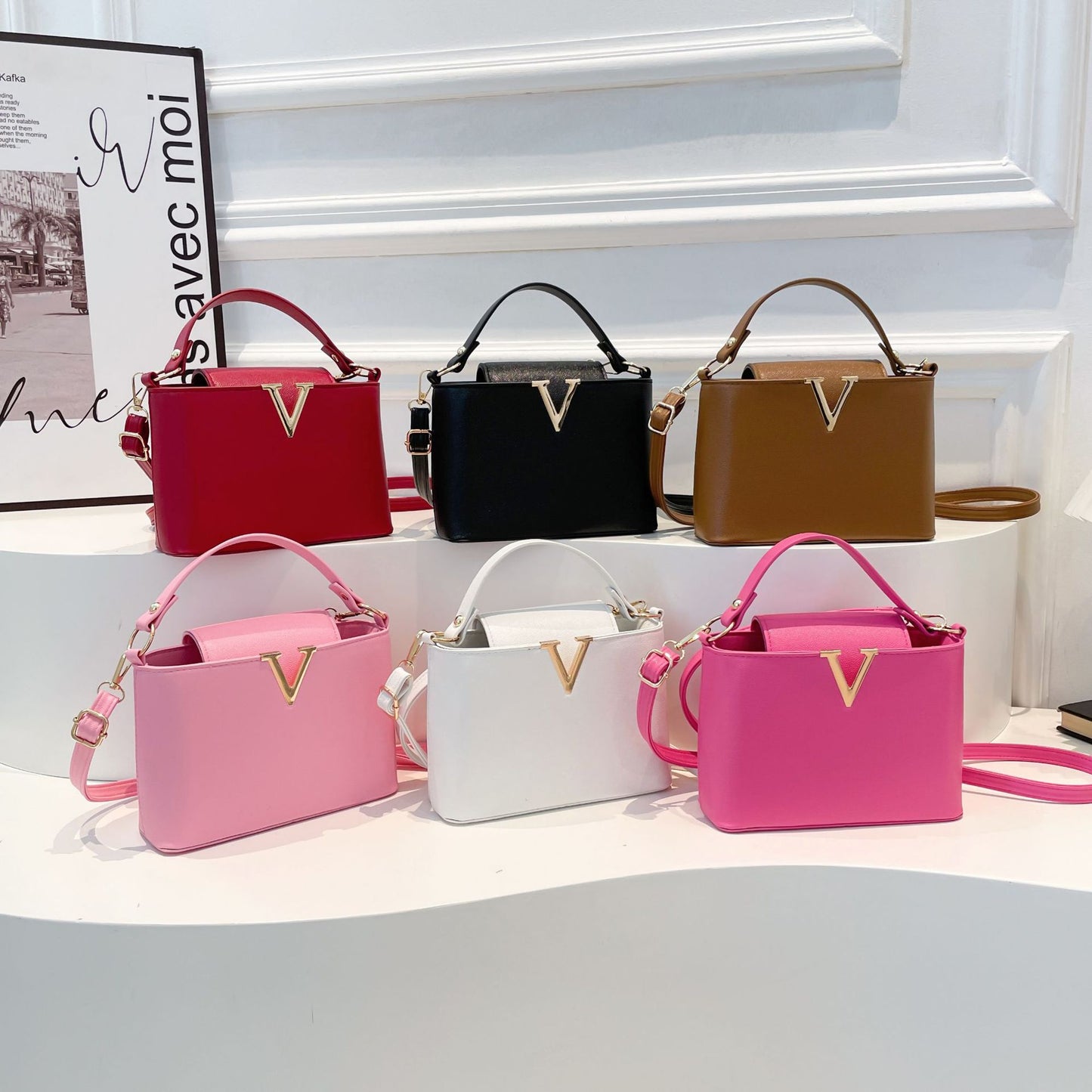 Light Luxury Bag Women's New V-Shaped Fashion Classy Bucket Bag Large Capacity Work Commuter Portable Shoulder Oblique