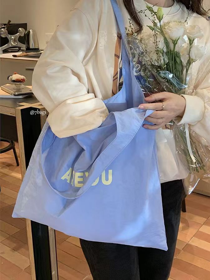Minimalist Canvas Tote Bag with Letter Print, Large Capacity Shoulder Bag for Daily Use, Fashionable and Versatile Design