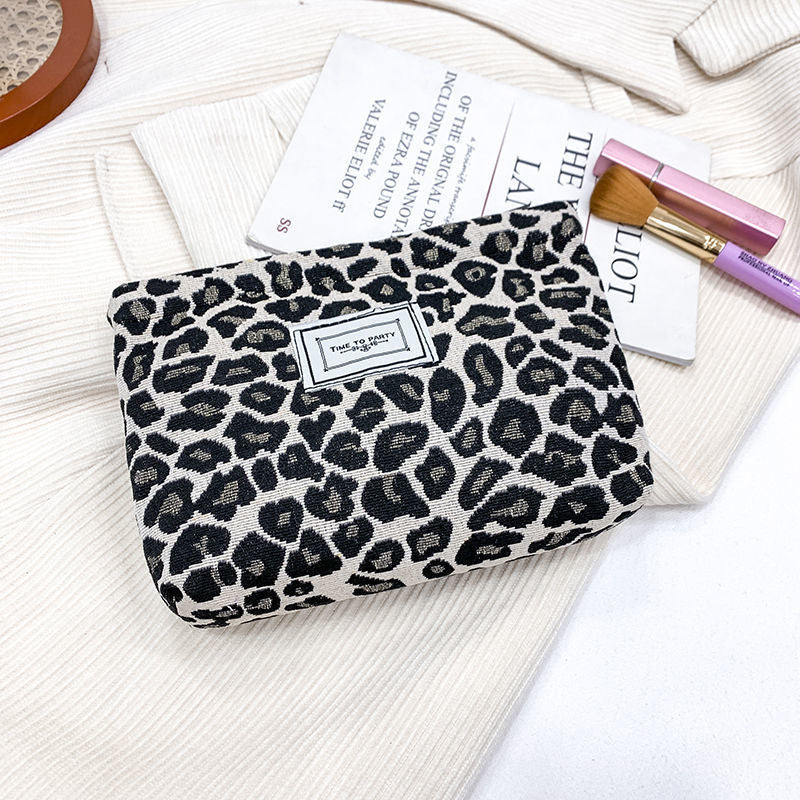 Original Embroidery Women's Canvas Cosmetic Bag Artistic Retro Flowers Print Exquisite Quilting Design Portable Clutch