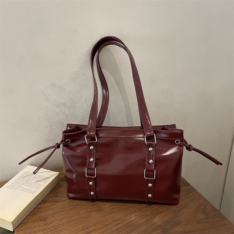 Rivet Fashion Temperament Commute Casual New Retro Simple Trendy Portable Underarm Shoulder Bag