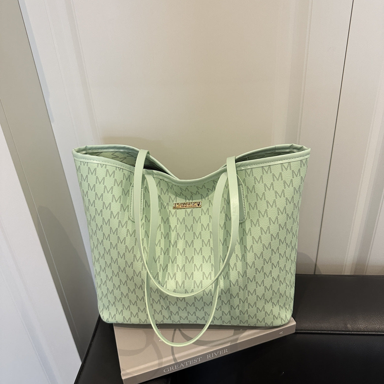 New Letter Printed Tote Women's Fashion Pu Shoulder Bag Zipper Closure Strap Mobile Phone Bag