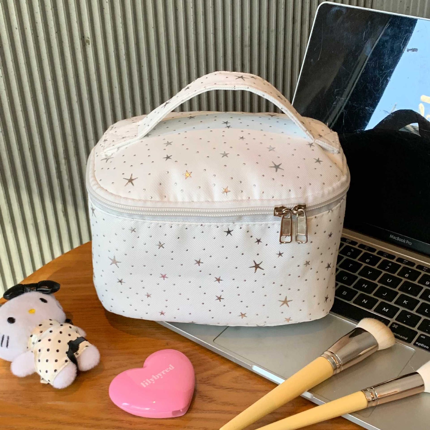 Star Pattern Cosmetic Bag for Women - Large Capacity, Portable Makeup Organizer with Multiple Compartments for Travel and Daily Use