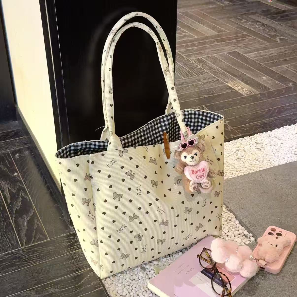 2025 New Large Capacity Tote Bag for Women with Heart and Bow Pattern, Fashionable Shoulder Bag for Daily Commute and Casual Use