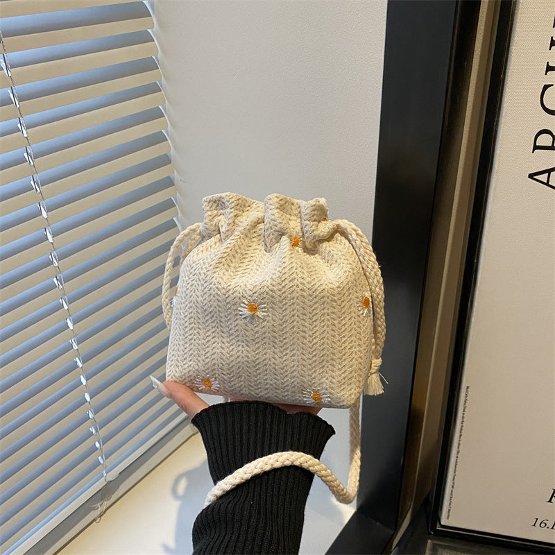 Straw Small Bucket Bag Women's New Fresh Fashionable Woven Beach Bag One-Shoulder Crossboby Bag