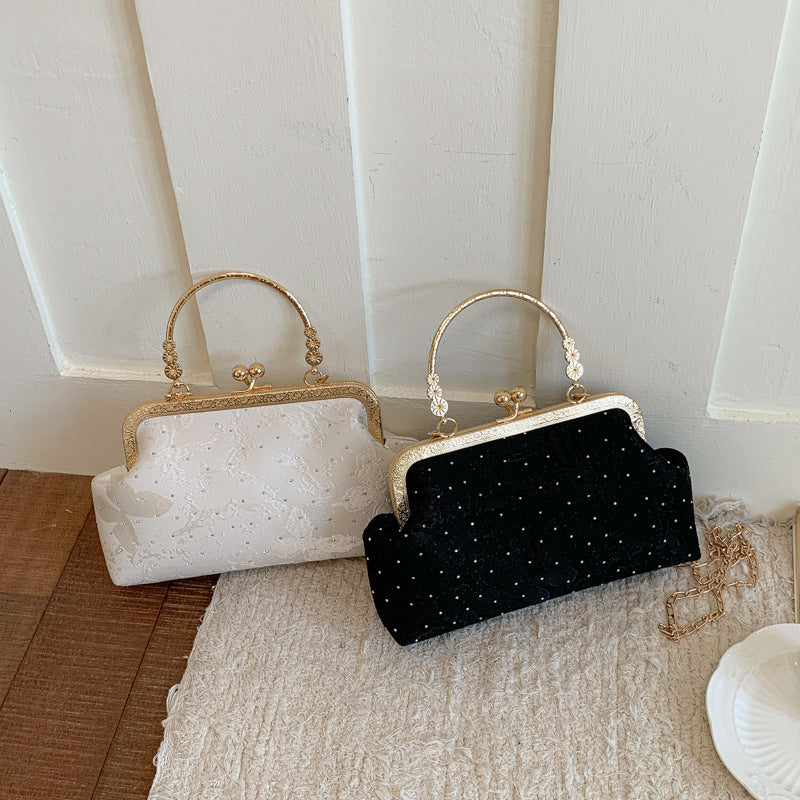 Elegant Minimalist Korean-Style Clasp Crossbody Bag with Chain Strap for Daily Fashion