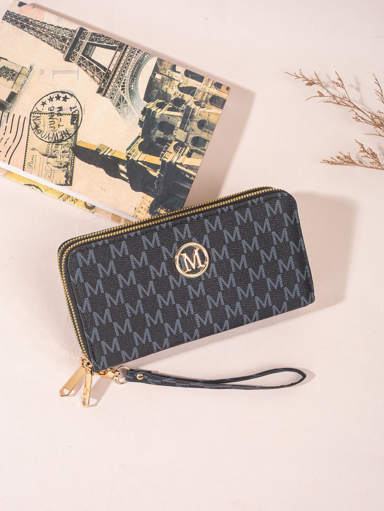 Stylish Women's Wallet with Zipper Closure and Multiple Card Slots for Everyday Use