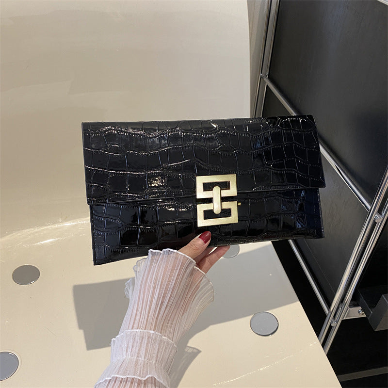 Elegant Crocodile Texture Clutch Bag for Women, Fashionable Envelope Design with Gold Buckle, Perfect for Daily Use and Casual Outings