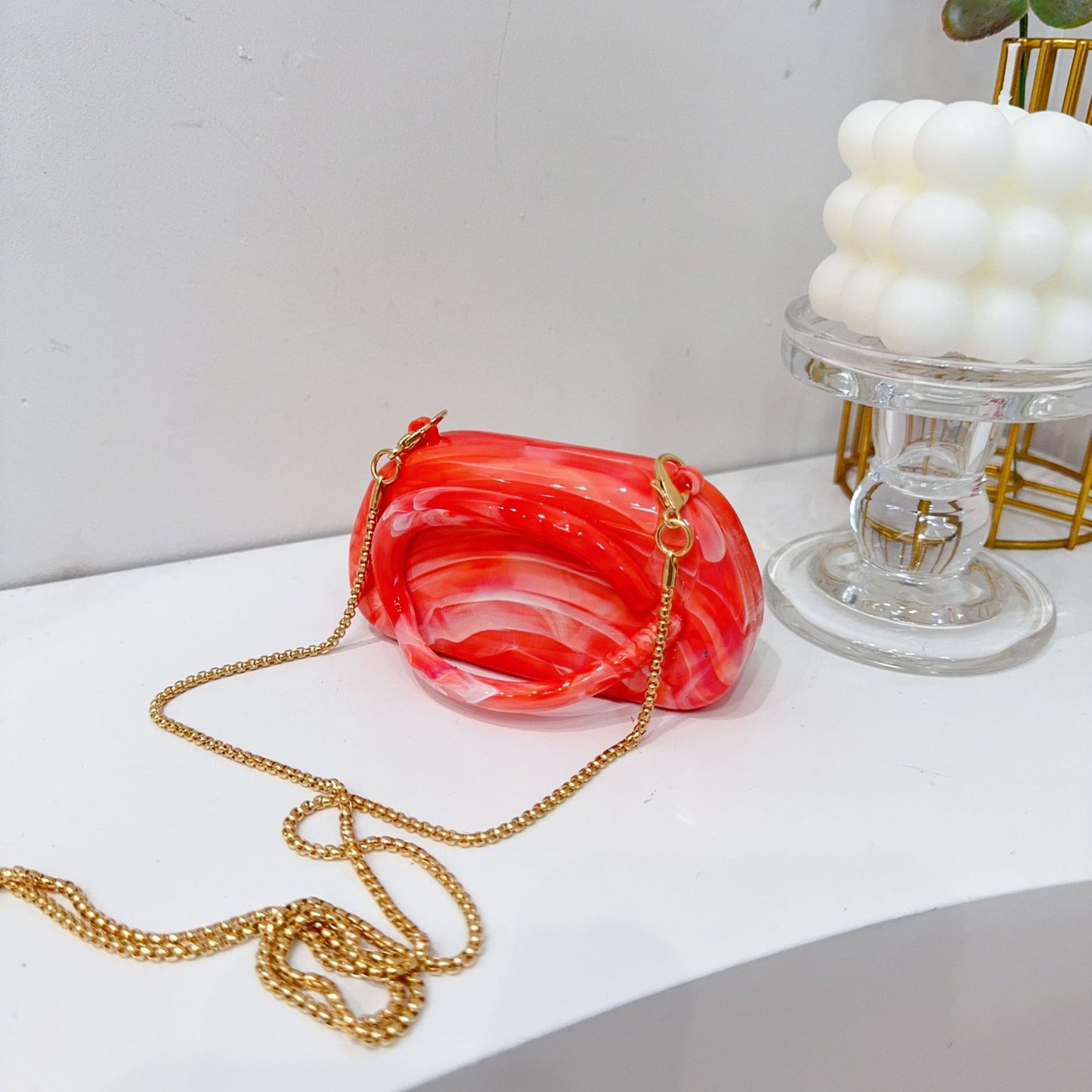 Chic Acrylic Clutch Bag with Chain Strap for Women, Mini Crossbody Evening Bag with Magnetic Closure and Shell Shape Design