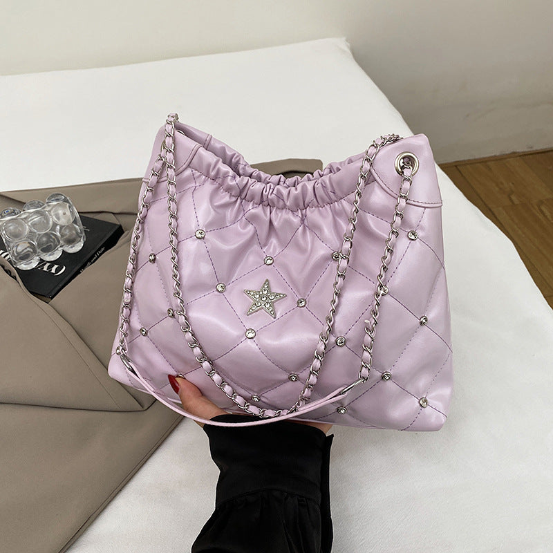 Chic Quilted Chain Shoulder Bag with Star Detail, Fashionable Bucket Shape for Everyday Style