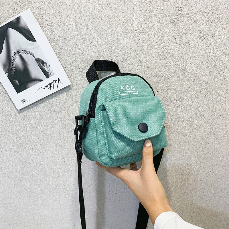 Minimalist Canvas Crossbody Bag for Daily Use with Zipper Closure and Stylish Design