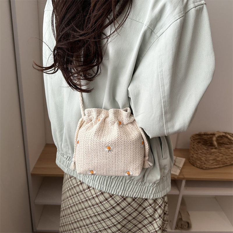 Straw Small Bucket Bag Women's New Fresh Fashionable Woven Beach Bag One-Shoulder Crossboby Bag