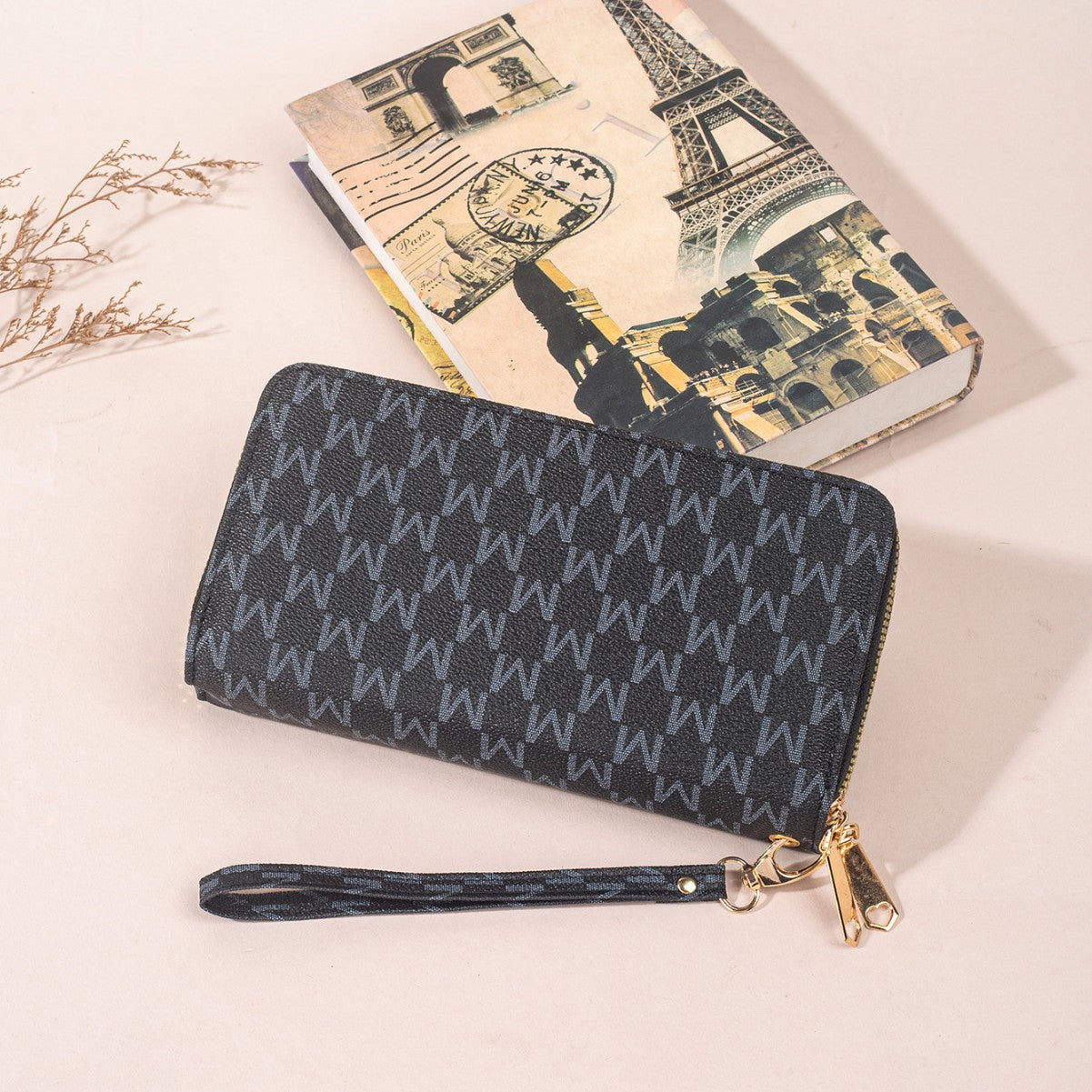 Stylish Women's Wallet with Zipper Closure and Multiple Card Slots for Everyday Use
