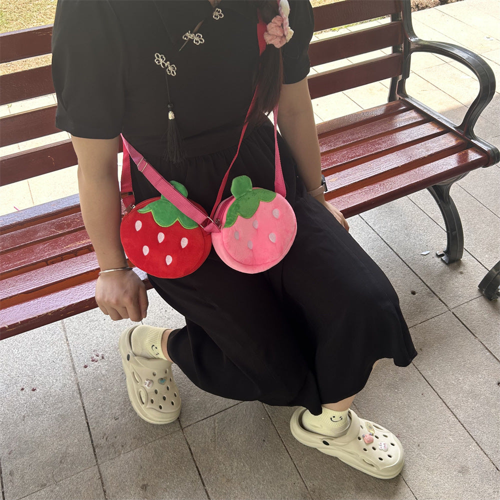 Cute Strawberry Plush Crossbody Bag for Kids and Adults, Fashionable Daily Accessory with Cartoon Design