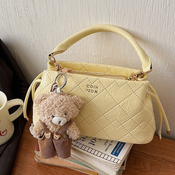 Elegant Quilted Crossbody Bag with Chain Handle and Zip Closure for Daily Fashion