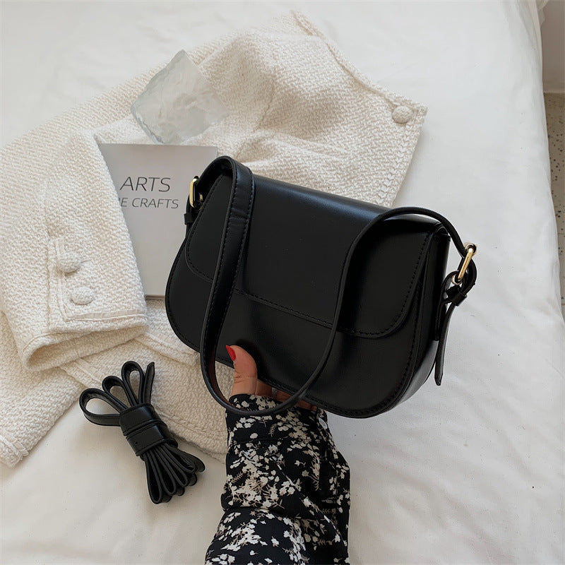 Chic Minimalist Saddle Crossbody Bag with Stitching Details for Everyday Fashion