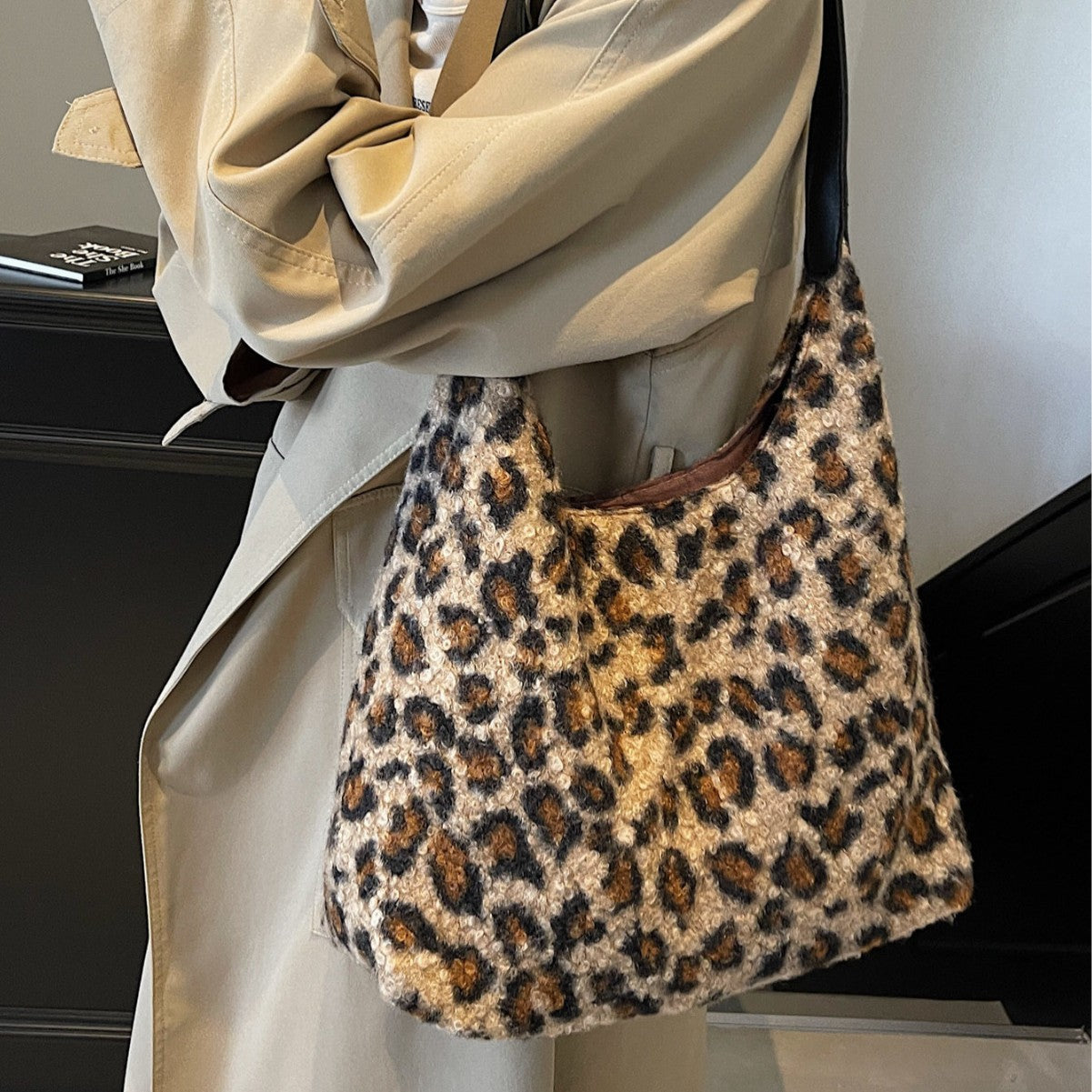 Large Capacity Leopard Print Plush Bag Women's New Special-Interest Design Shoulder Underarm Bag Commuter Tote