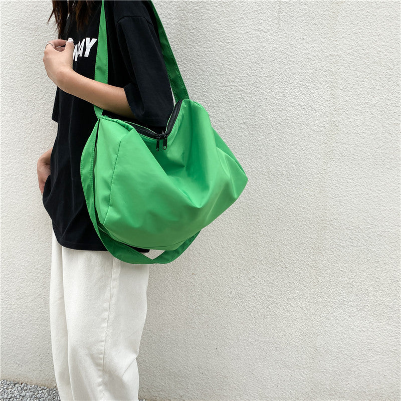 Large Capacity Waterproof Nylon Sports Travel Bag for Women Men, Fashionable Shoulder Tote with Vintage Stitching Design