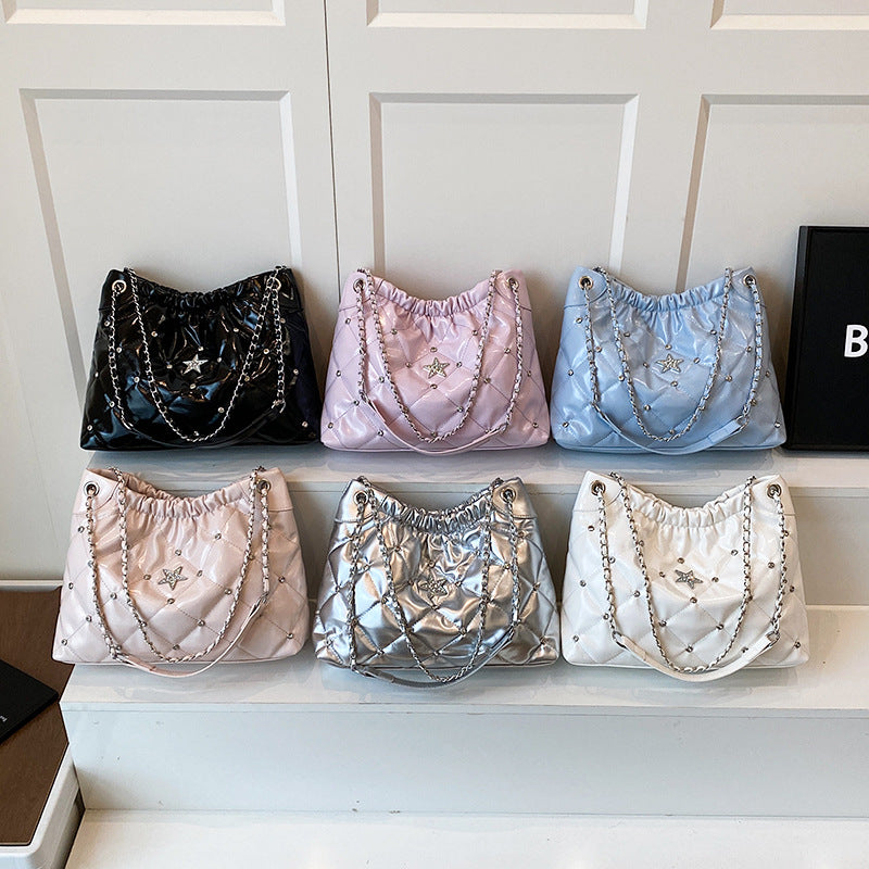 Chic Quilted Chain Shoulder Bag with Star Detail, Fashionable Bucket Shape for Everyday Style
