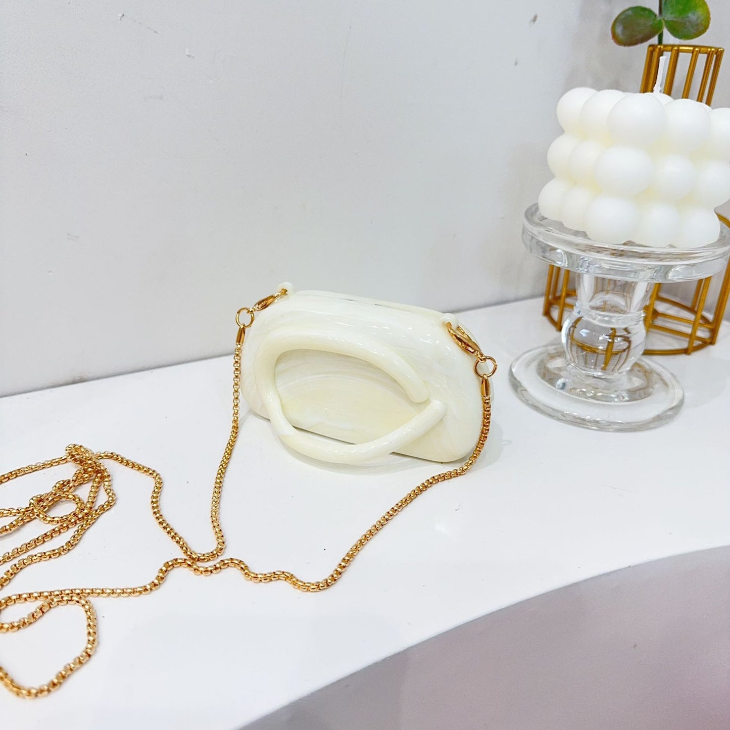 Chic Acrylic Clutch Bag with Chain Strap for Women, Mini Crossbody Evening Bag with Magnetic Closure and Shell Shape Design