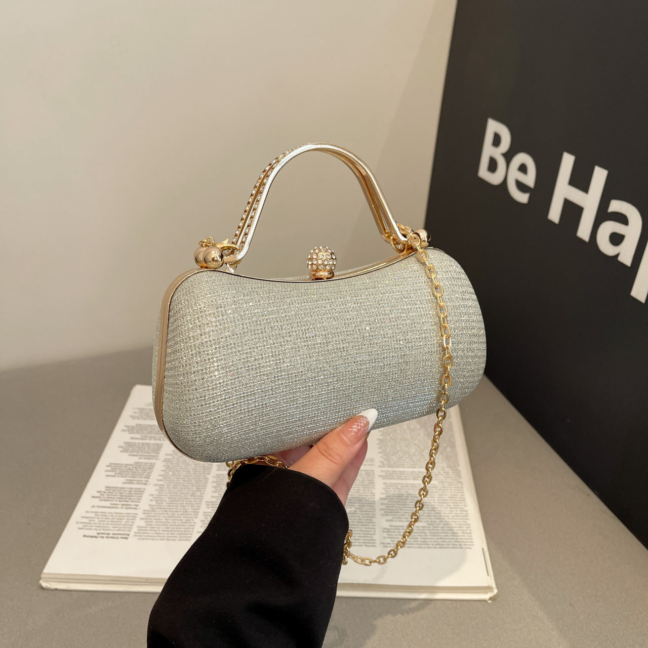 Elegant Sparkling Clutch Bag with Chain Strap for Evening Events - Fashionable Hard Shell Handbag with Crystal Detail