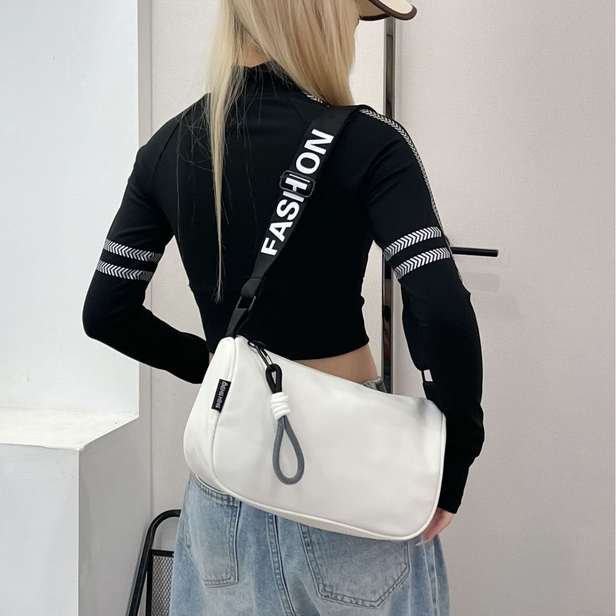 Fashionable Oxford Fabric Crossbody Bag for Women - Large Capacity, Water Resistant, Casual Sporty Style with Wide Strap and Zipper Closure