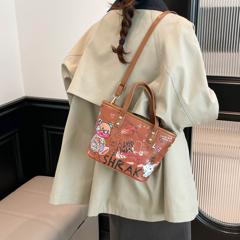 New Cartoon Bear Graffiti Large-Capacity Bucket Bag Fashion Casual Portable Tote Bag Everyday Joker Trendy Item
