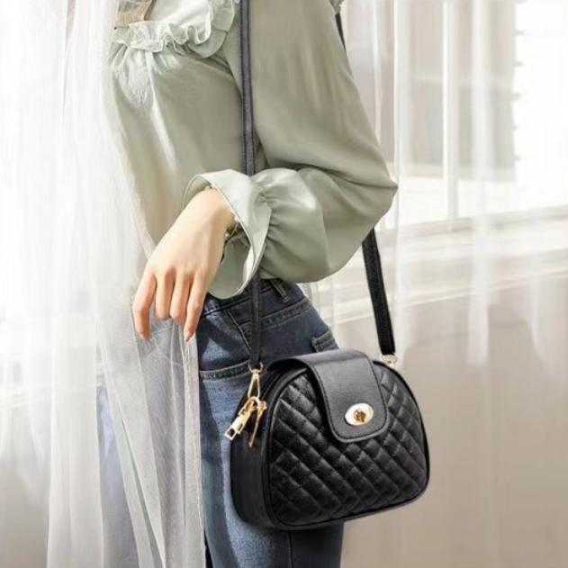 New Women's Diamond Crossbody Bag Lock Design Soft Leather round Shoulder Bag Everyday Joker Fashion Pouch