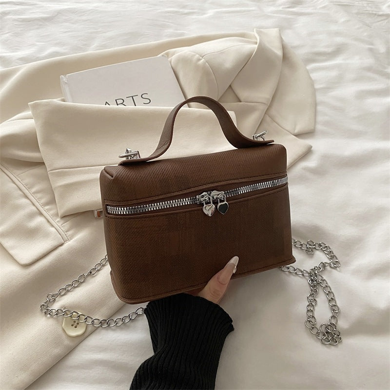 Summer New Fashion Simple Shoulder Messenger Bag Chain Design Love Heart Small Square Bag with Zip