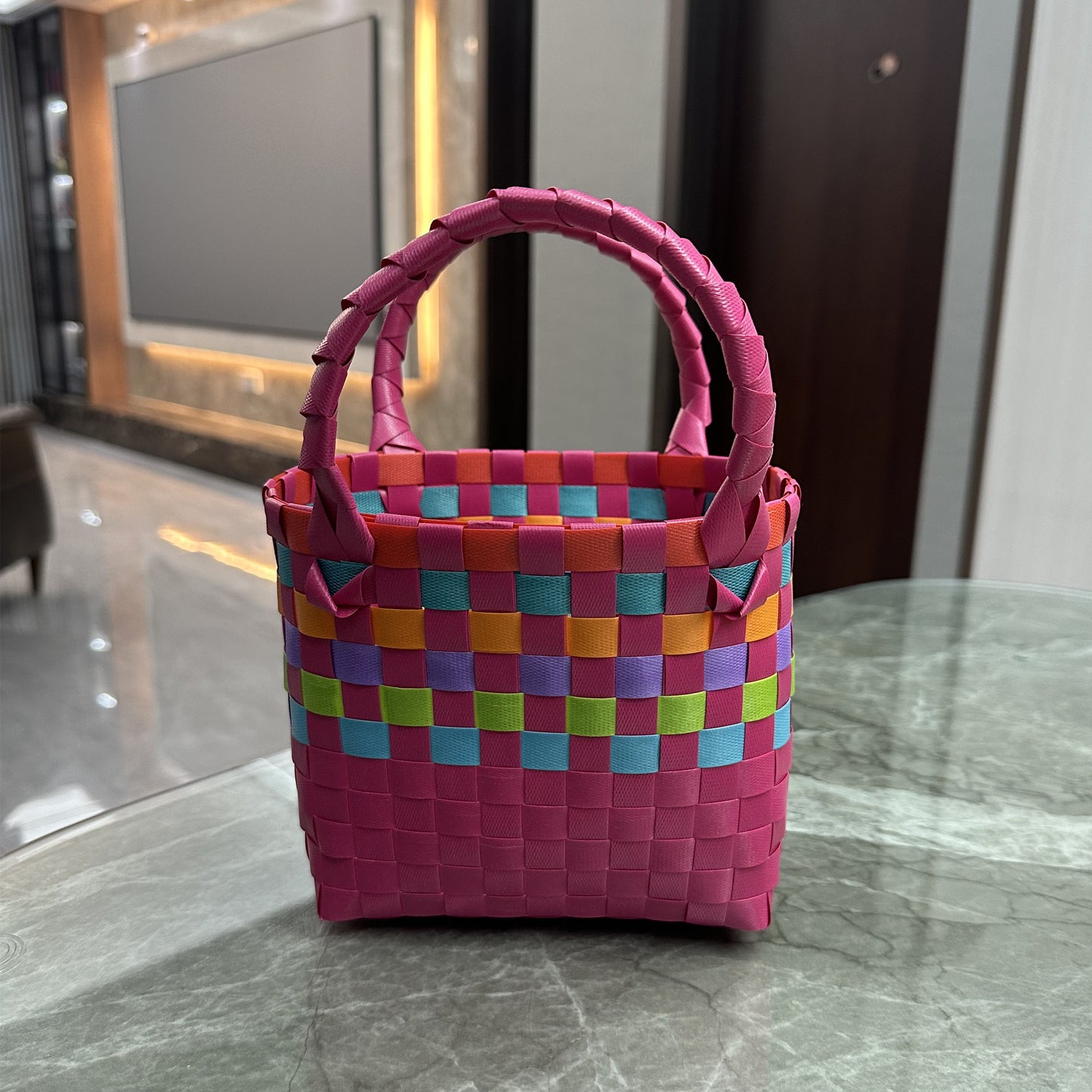 Handwoven Checkerboard Tote Bag for Women, Fashionable Beach & Daily Use, Soft PVC Material with Open Top and Inner Pockets