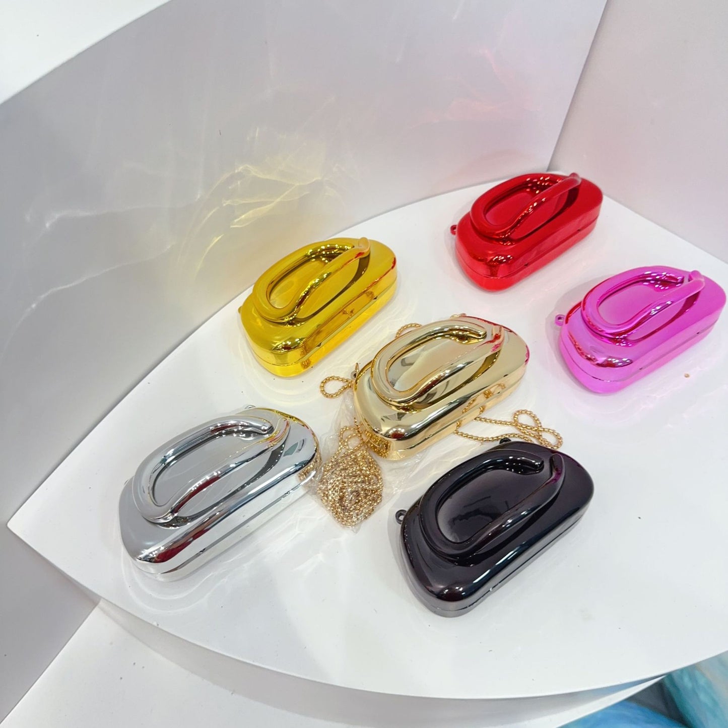 Chic Acrylic Clutch Bag with Chain Strap for Women, Mini Crossbody Evening Bag with Magnetic Closure and Shell Shape Design