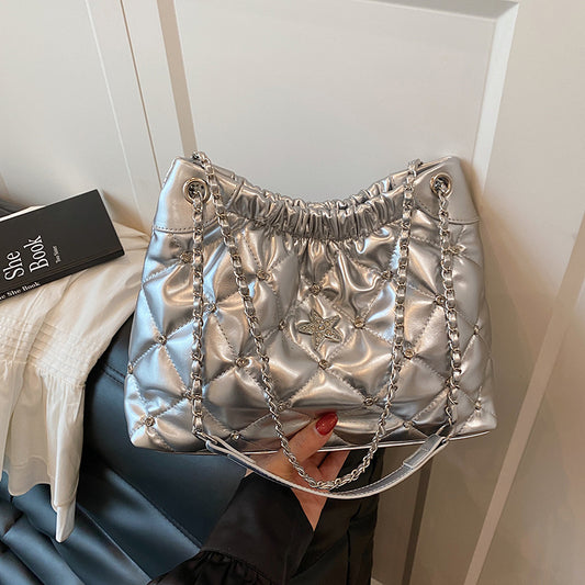 Chic Quilted Chain Shoulder Bag with Star Detail, Fashionable Bucket Shape for Everyday Style