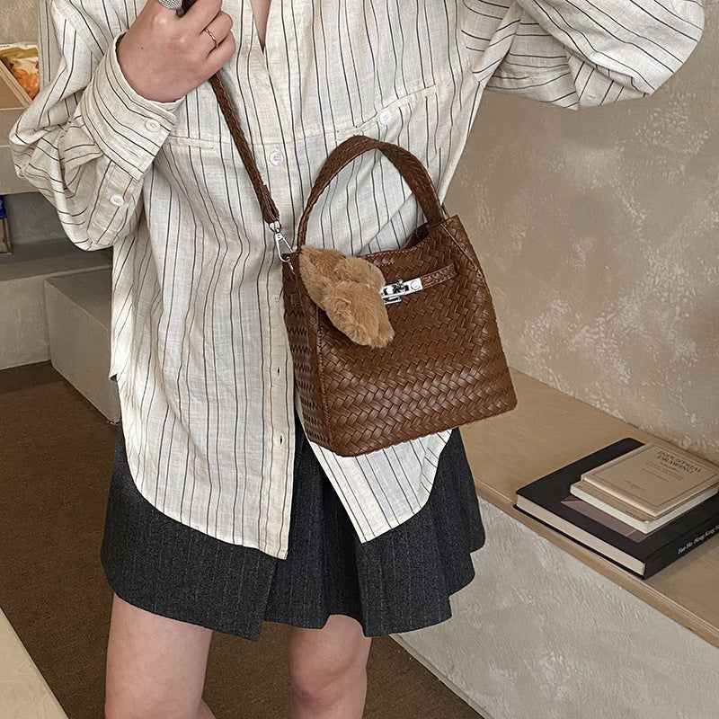New Fashion Woven Bucket Bag with Cute Plush Pendant Urban Simple Style Daily Shoulder Messenger Bag