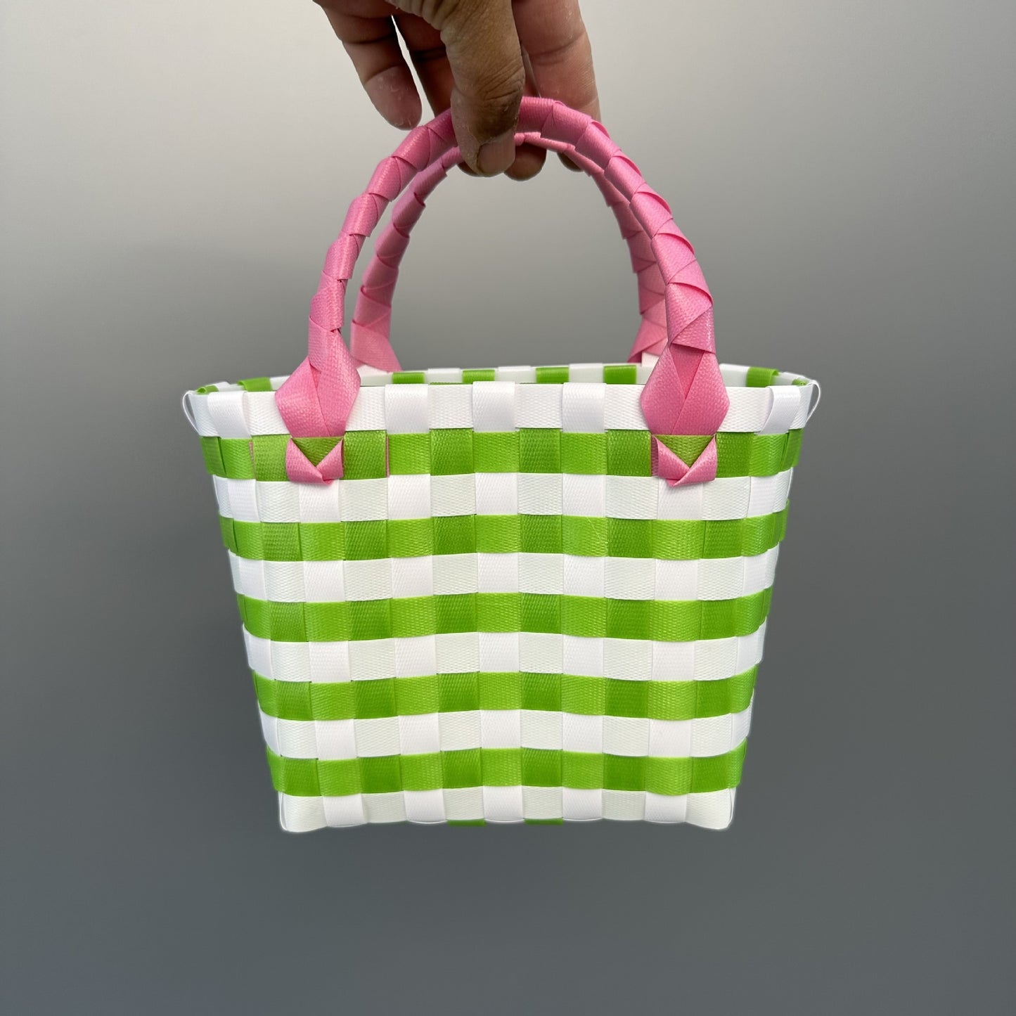 Handwoven Checkerboard Tote Bag for Women, Fashionable Beach & Daily Use, Soft PVC Material with Open Top and Inner Pockets