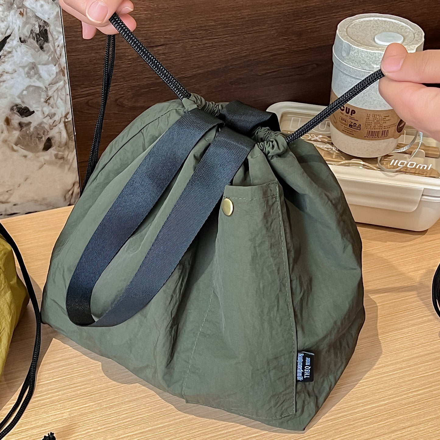 Portable Insulated Lunch Bag with Waterproof Design for Students and Office Workers - Keeps Food Warm and Organized