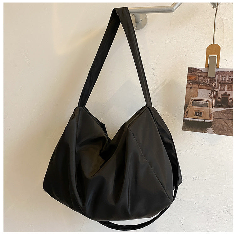 Large Capacity Waterproof Nylon Sports Travel Bag for Women Men, Fashionable Shoulder Tote with Vintage Stitching Design